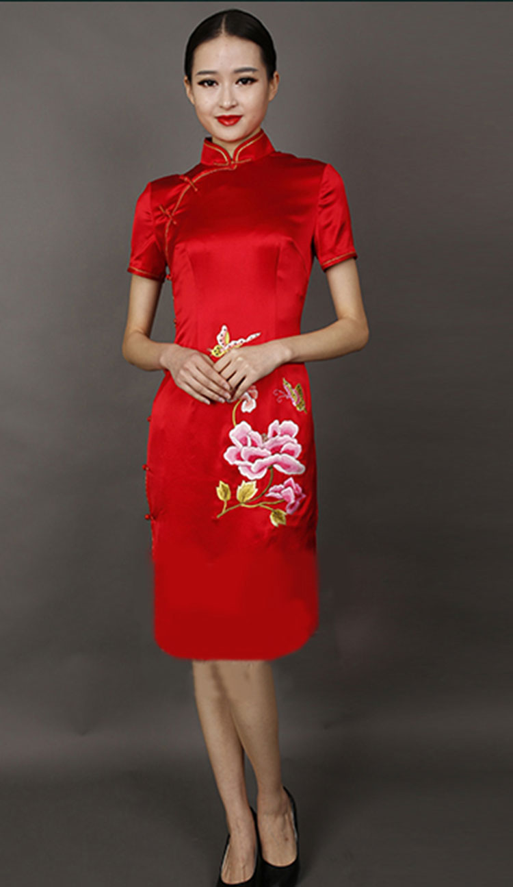Red silk embroidery short cheongsam Red silk embroidery short cheongsam