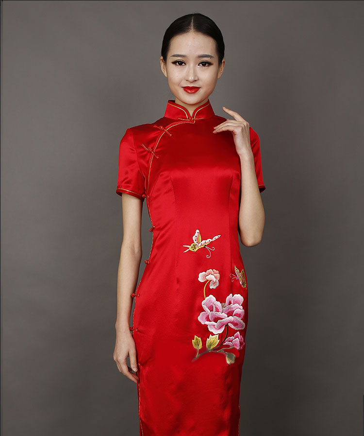 Red silk embroidery short cheongsam Red silk embroidery short cheongsam