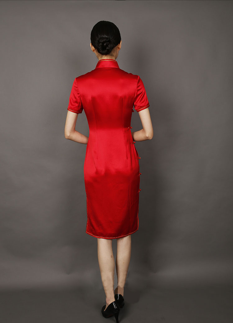 Red silk embroidery short cheongsam Red silk embroidery short cheongsam