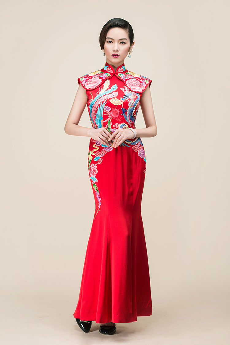 Red chinese wedding dress with dragon and phoenix embroidery Red chinese wedding dress with dragon and phoenix embroidery