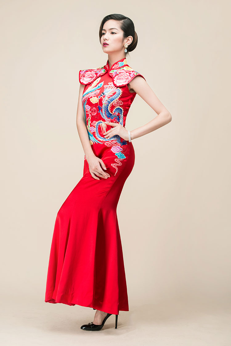 Red chinese wedding dress with dragon and phoenix embroidery Red chinese wedding dress with dragon and phoenix embroidery