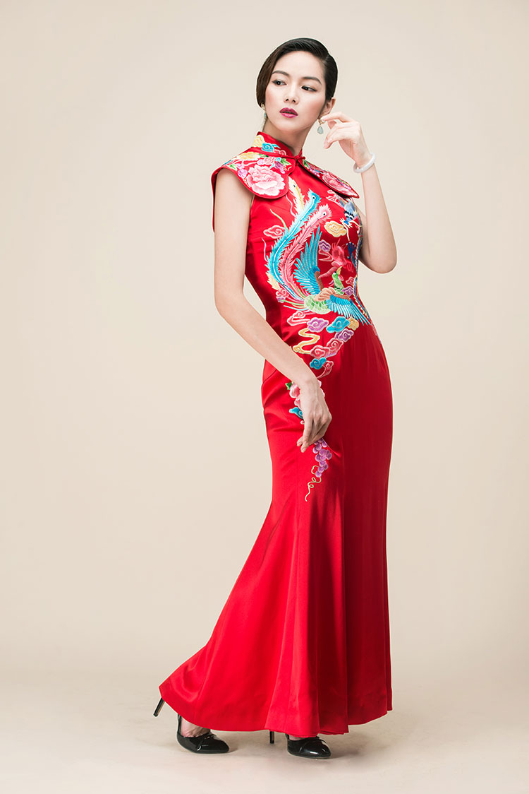 Red chinese wedding dress with dragon and phoenix embroidery Red chinese wedding dress with dragon and phoenix embroidery