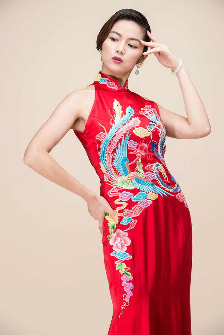 Red chinese wedding dress with dragon and phoenix embroidery Red chinese wedding dress with dragon and phoenix embroidery