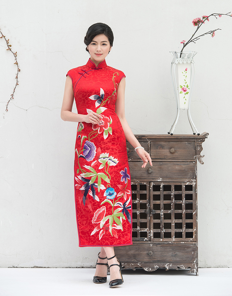 Long red cheongsam Long red cheongsam