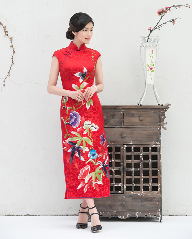 Red cheongsam for lady Red cheongsam for lady