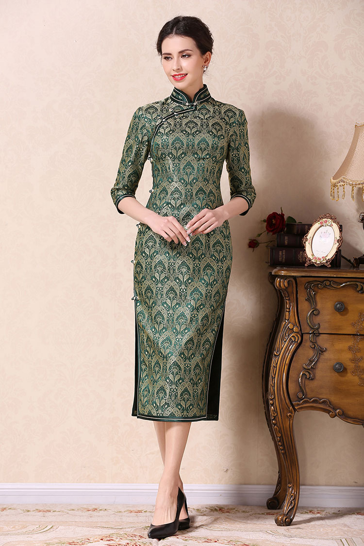 Green long choengsam with Ruyi flowers Green long choengsam with Ruyi flowers