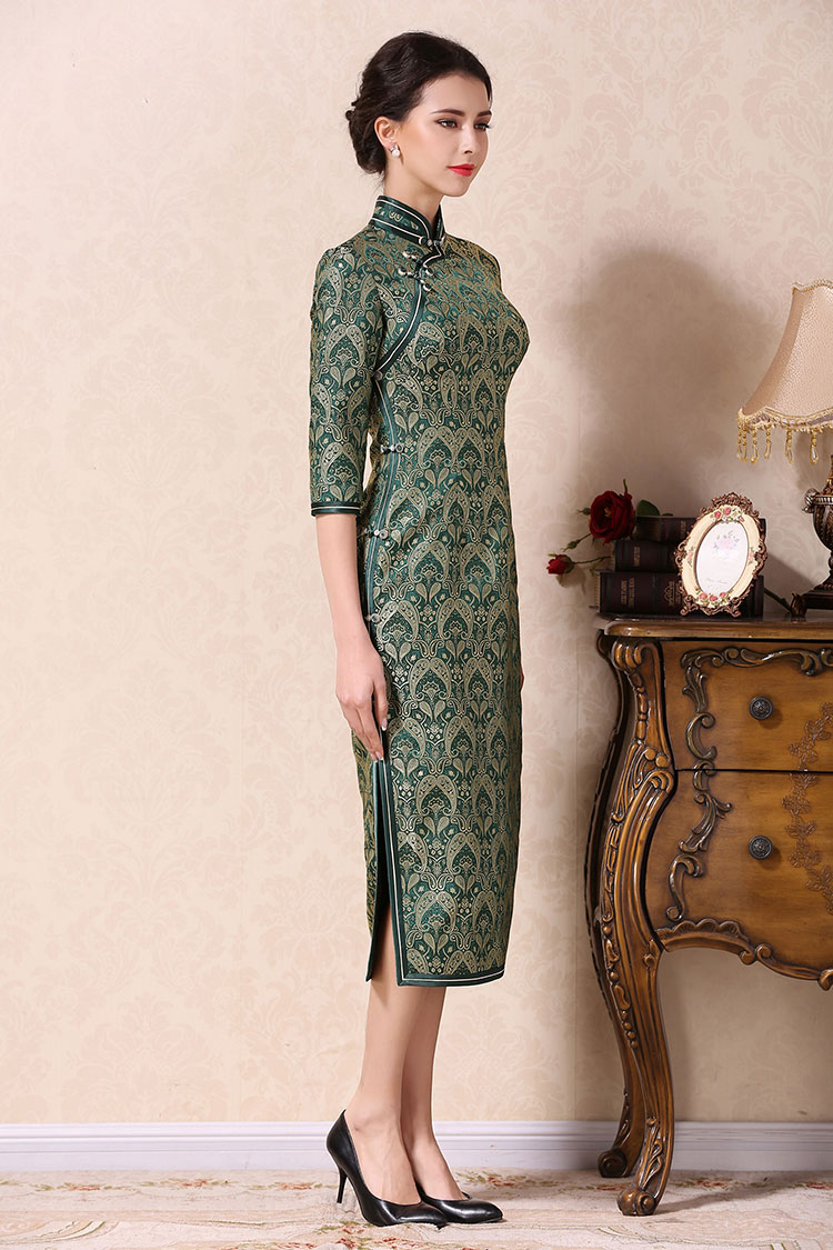 Green long choengsam with Ruyi flowers Green long choengsam with Ruyi flowers