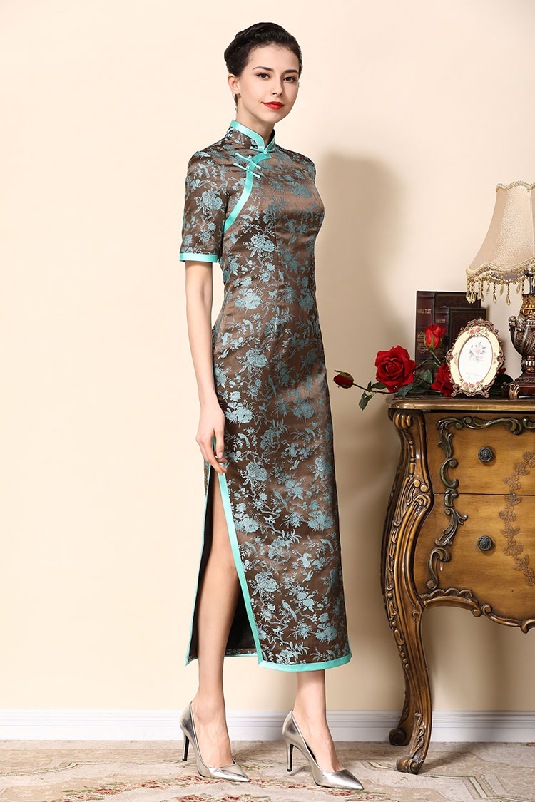 Brown cheongsam dress with blue wide edge Brown cheongsam dress with blue wide edge
