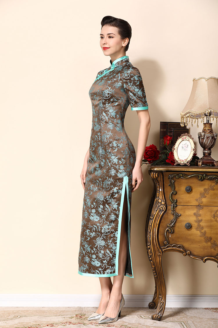 Brown cheongsam dress with blue wide edge Brown cheongsam dress with blue wide edge