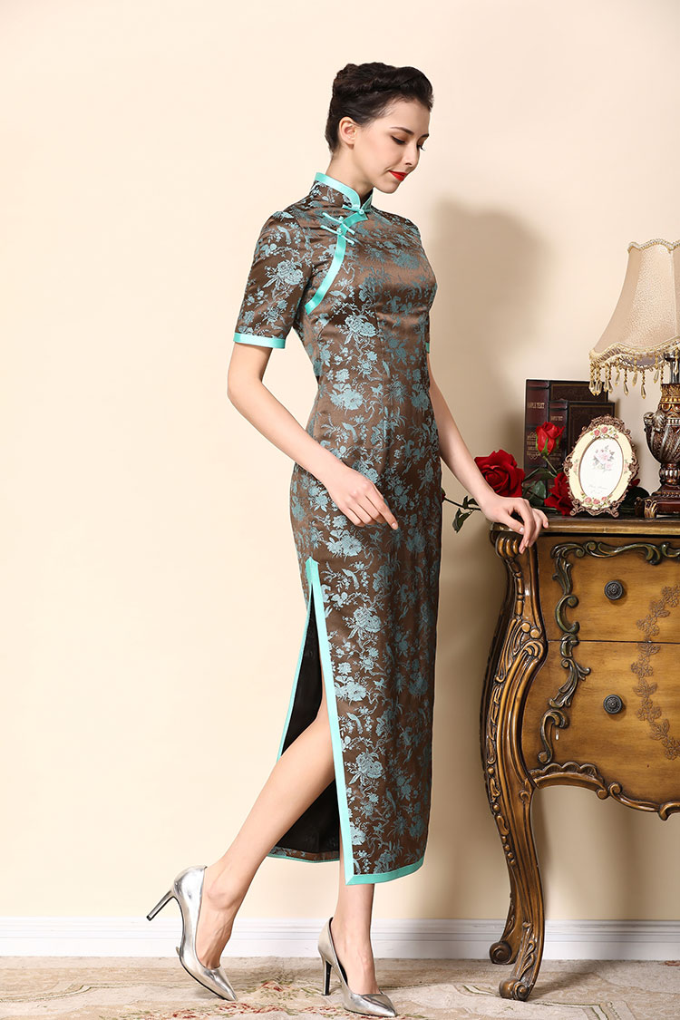 Brown cheongsam dress with blue wide edge Brown cheongsam dress with blue wide edge