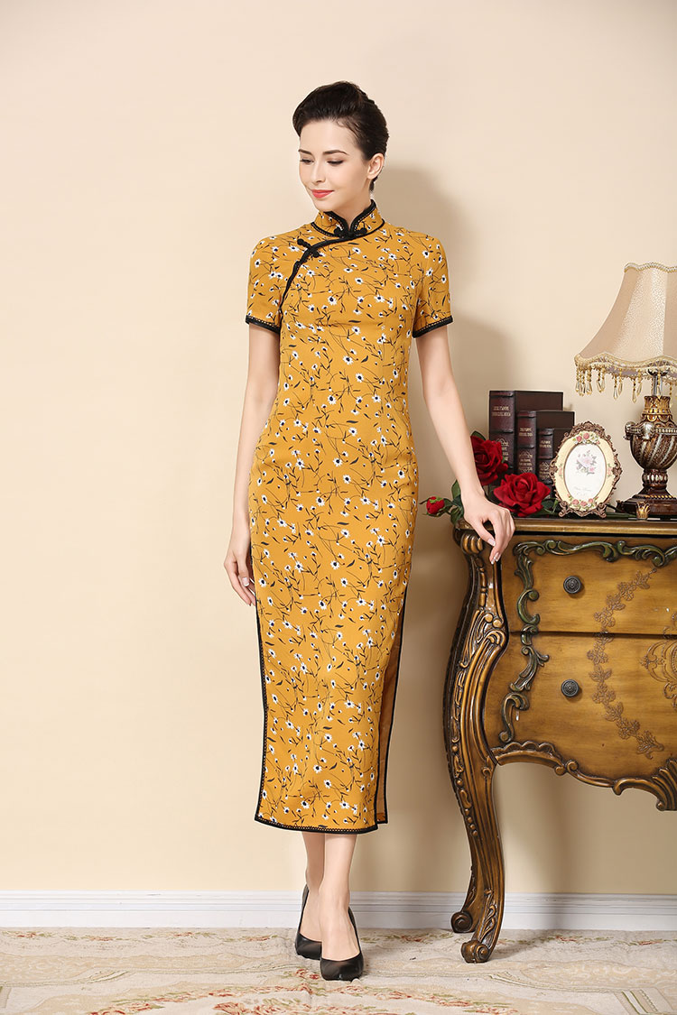 Yellow cheongsam dress with small flowers pattern