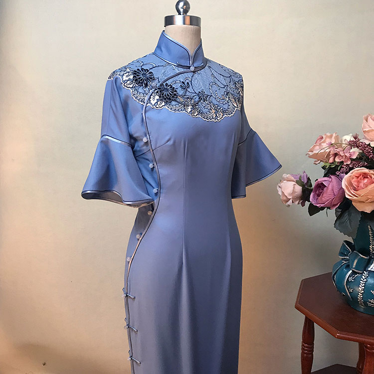 Comflower-blue cheongsam dress with wide lace piping