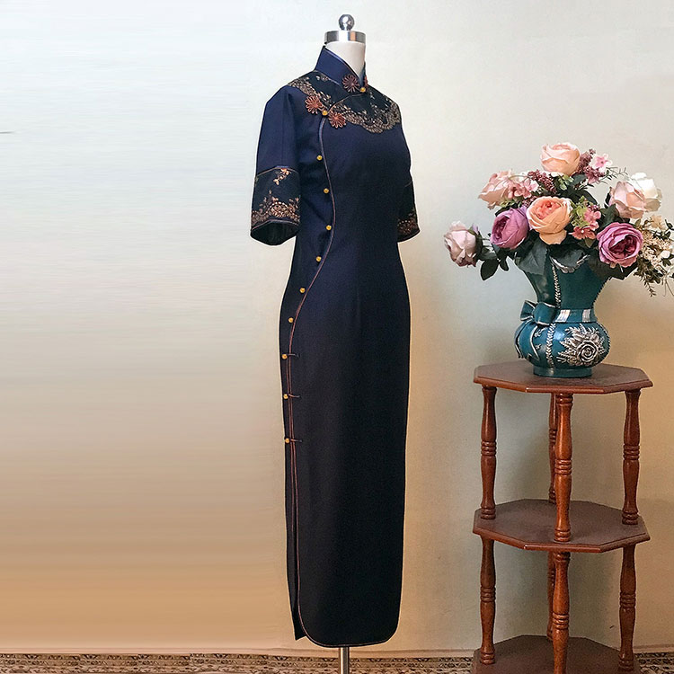 Dark-blue cheongsam dress with wide lace piping