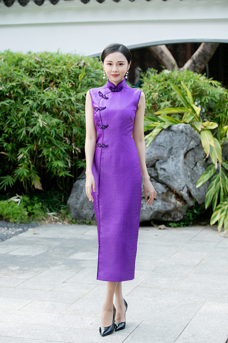 Light purple long cheongsam dress with a front slit Light purple long cheongsam dress with a front slit