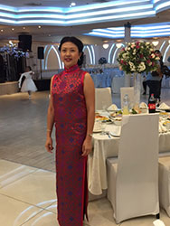 Mrs. Li 's dress